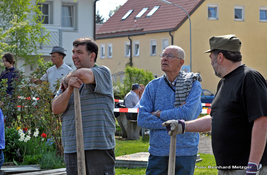 2010-05-01_073_Maibaumaufstellen