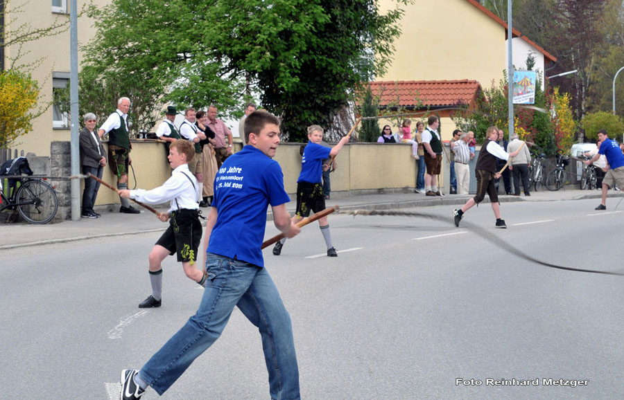 2010-05-01_092_Maibaumaufstellen