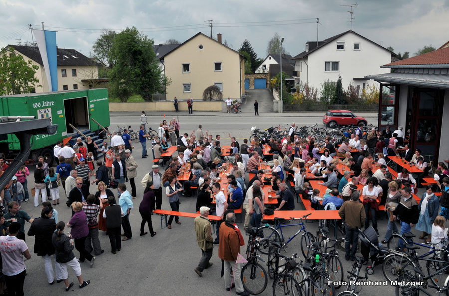 2010-05-01_094_Maibaumaufstellen