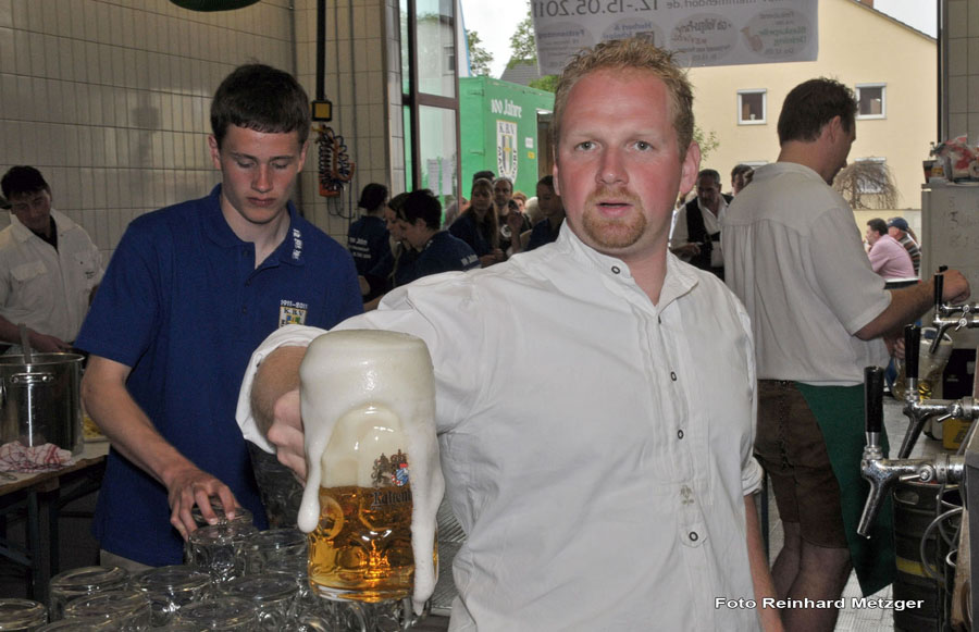 2010-05-01_105_Maibaumaufstellen