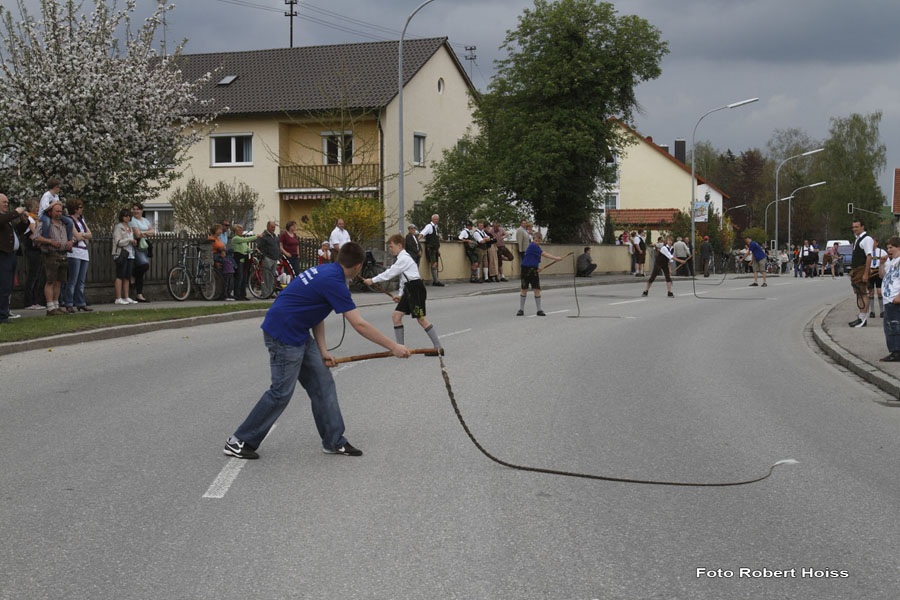 2010-05-01_213_Maibaumaufstellen