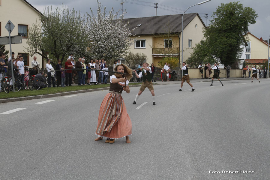 2010-05-01_216_Maibaumaufstellen