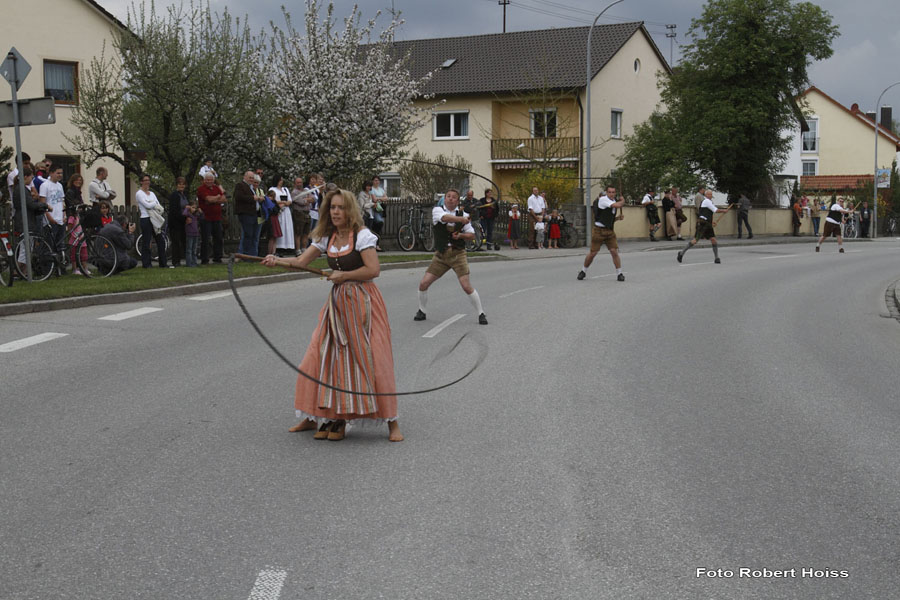 2010-05-01_218_Maibaumaufstellen