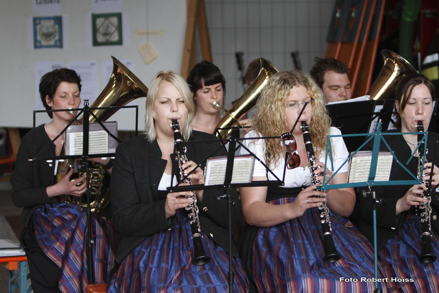 2010-05-01_221_Maibaumaufstellen