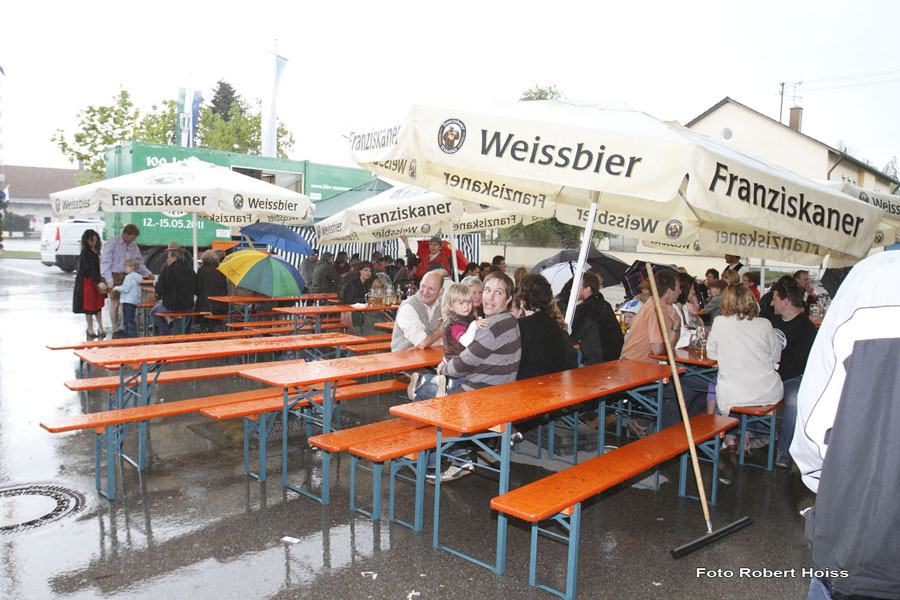 2010-05-01_223_Maibaumaufstellen