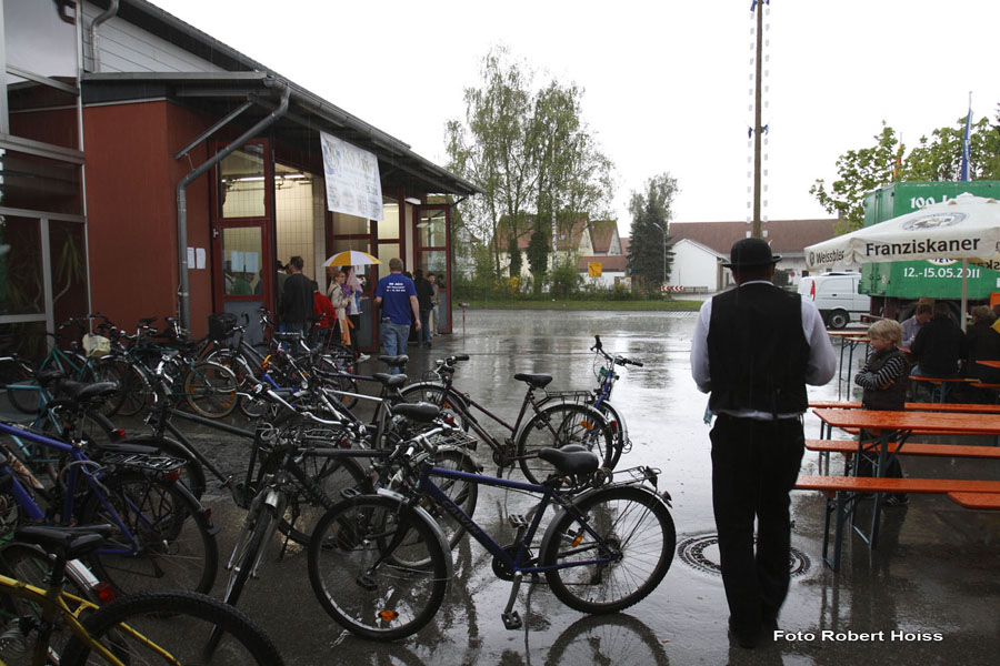 2010-05-01_224_Maibaumaufstellen