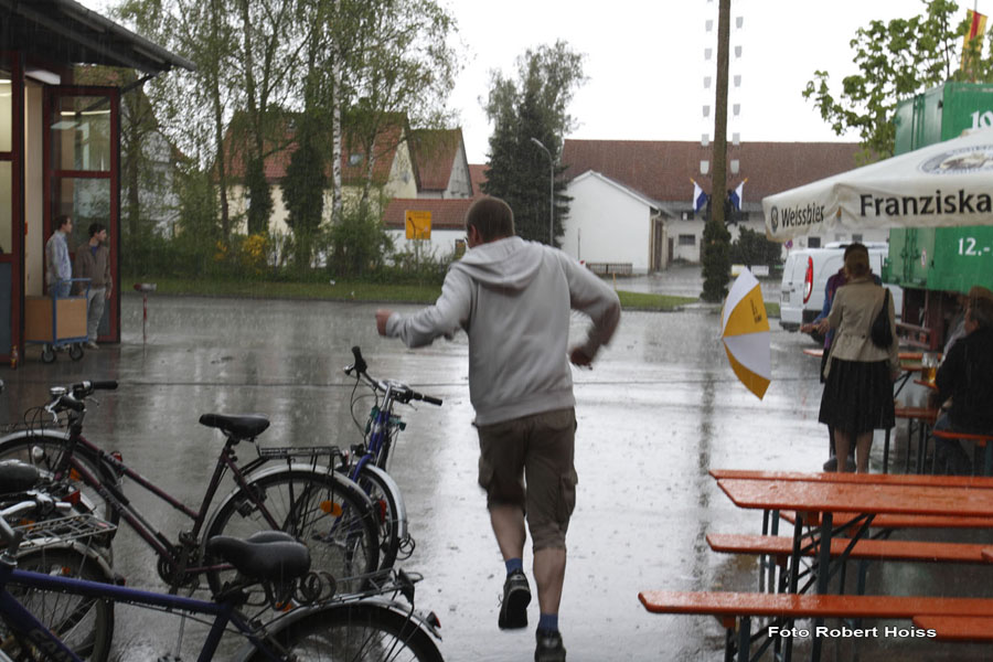 2010-05-01_225_Maibaumaufstellen