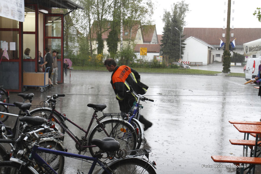 2010-05-01_226_Maibaumaufstellen