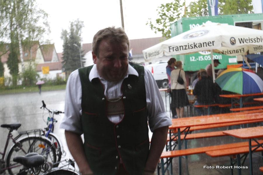 2010-05-01_228_Maibaumaufstellen