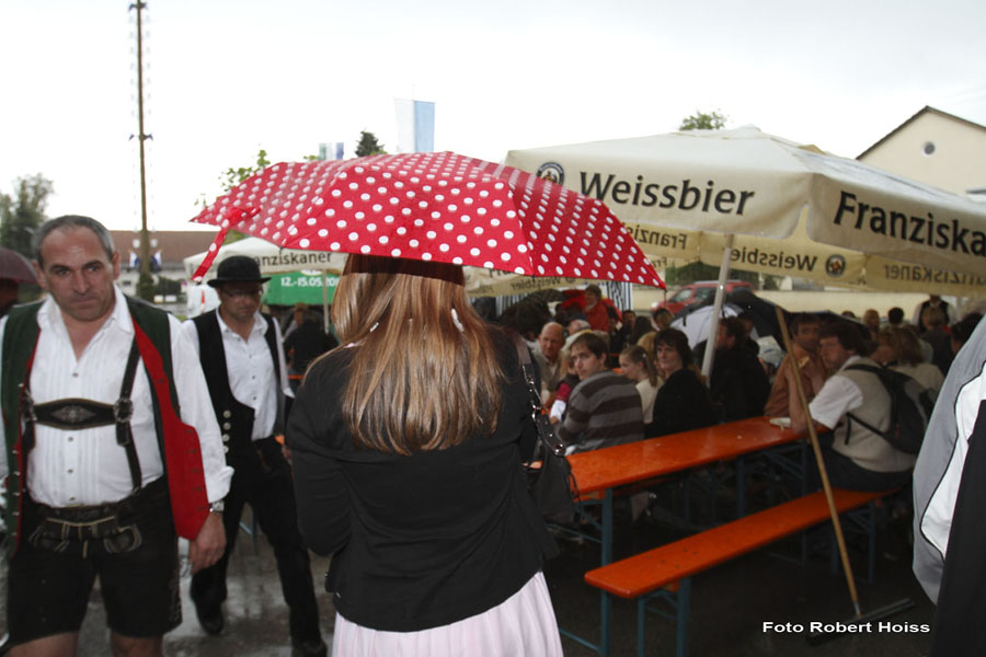 2010-05-01_229_Maibaumaufstellen