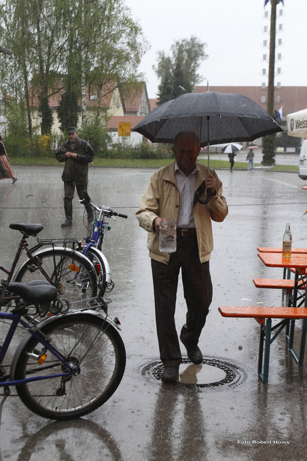 2010-05-01_232_Maibaumaufstellen