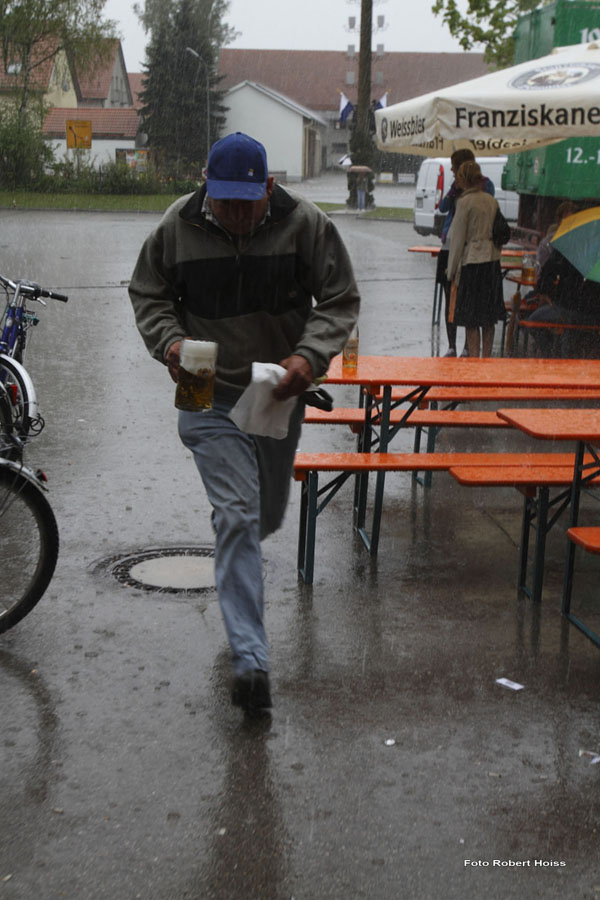 2010-05-01_233_Maibaumaufstellen