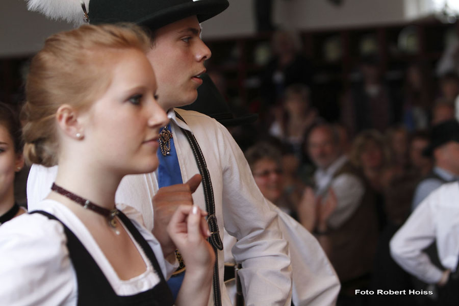 2010-05-01_237_Maibaumaufstellen