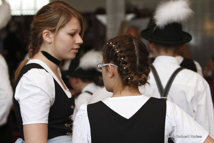 2010-05-01_240_Maibaumaufstellen