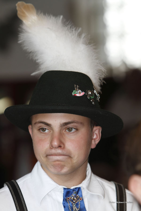 2010-05-01_244_Maibaumaufstellen