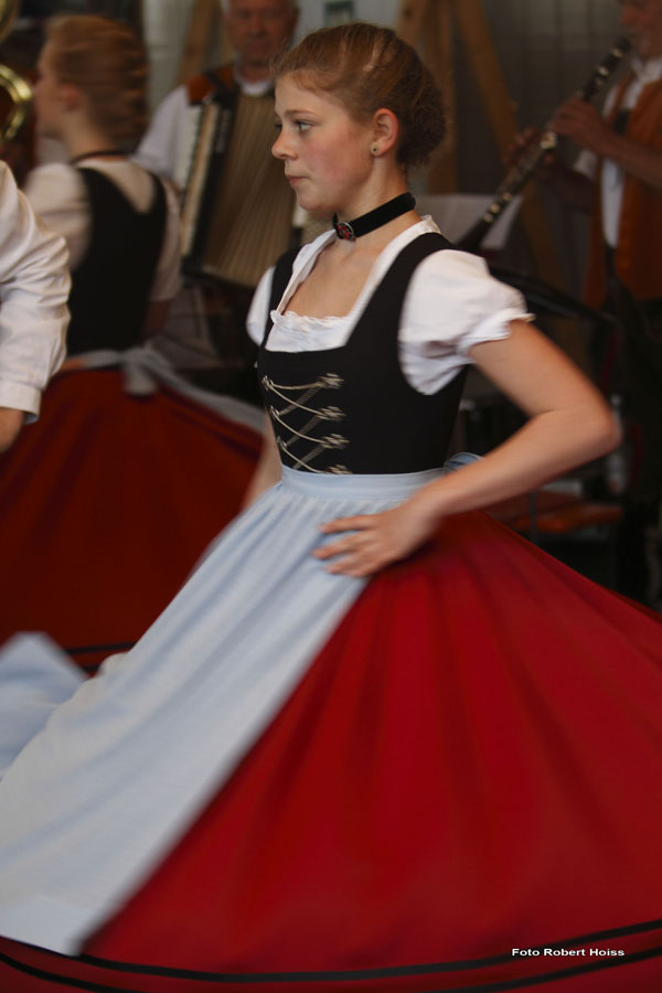 2010-05-01_252_Maibaumaufstellen