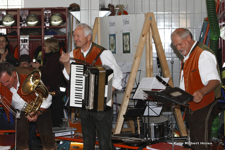 2010-05-01_255_Maibaumaufstellen