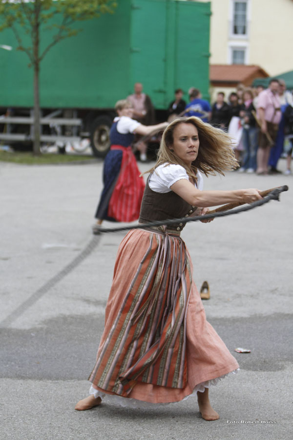 2010-05-01_266_Maibaumaufstellen