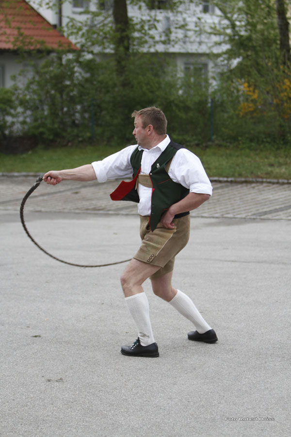 2010-05-01_268_Maibaumaufstellen