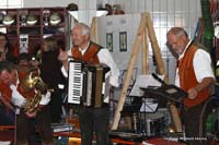 2010-05-01_255_Maibaumaufstellen