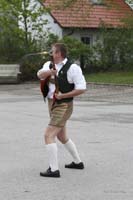 2010-05-01_258_Maibaumaufstellen