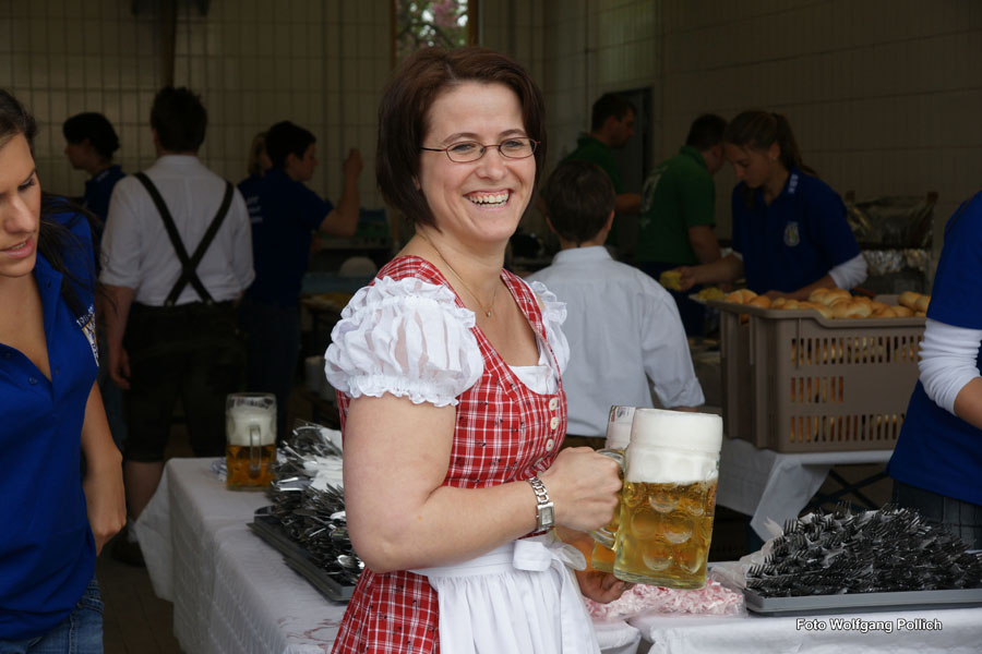 2010-05-01_034_Maibaumaufstellen