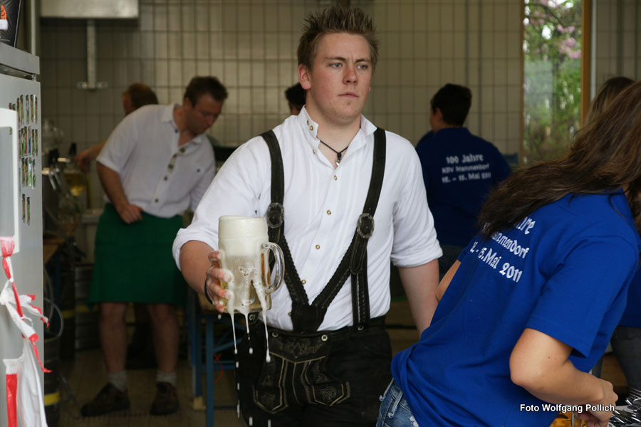 2010-05-01_035_Maibaumaufstellen