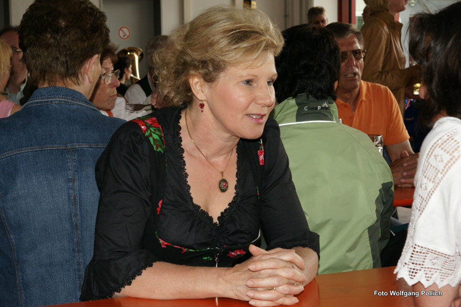 2010-05-01_048_Maibaumaufstellen