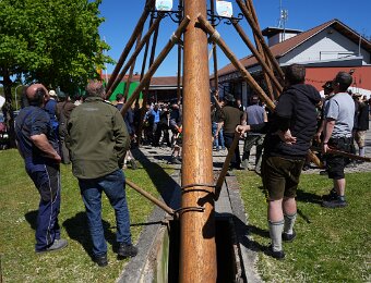 2026-05-01_003_Maibaum_Party_WP