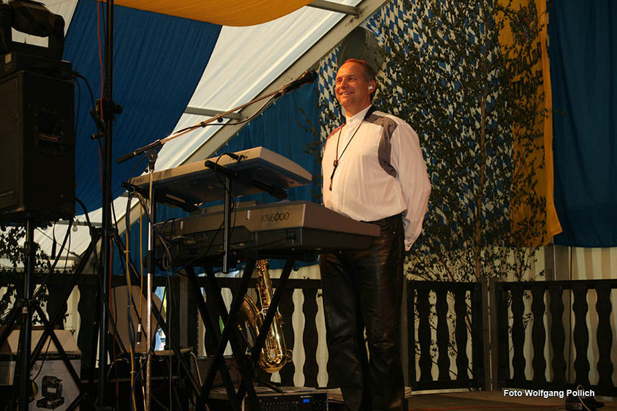 2009-05-20_033_Volksfest_Swingers